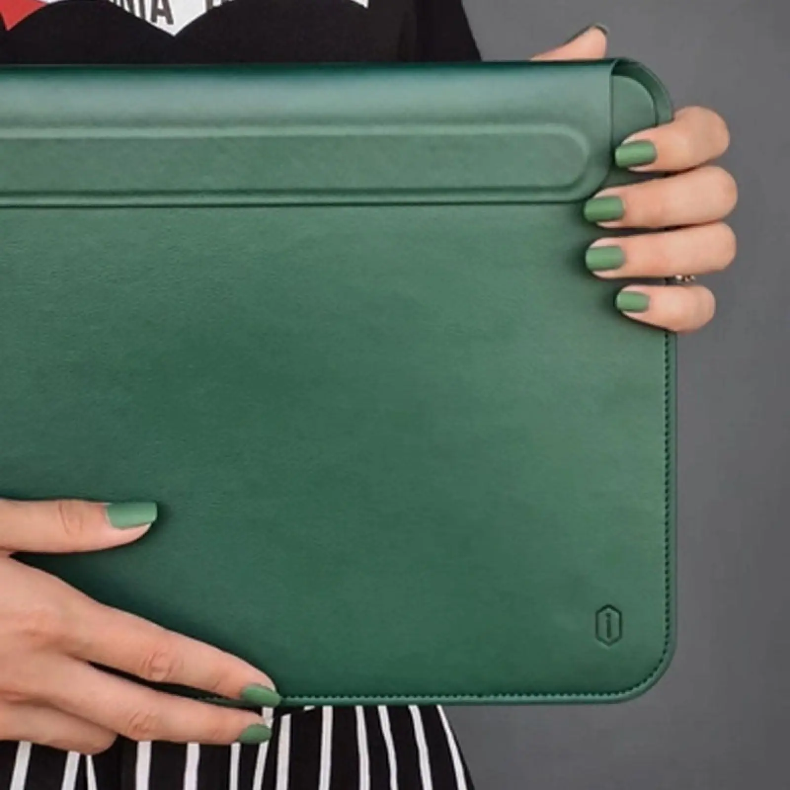 Уценка Чехол WIWU Air Skin Pro II 13.3", Вскрытая упаковка / Зеленый 1, купить оптом с доставкой