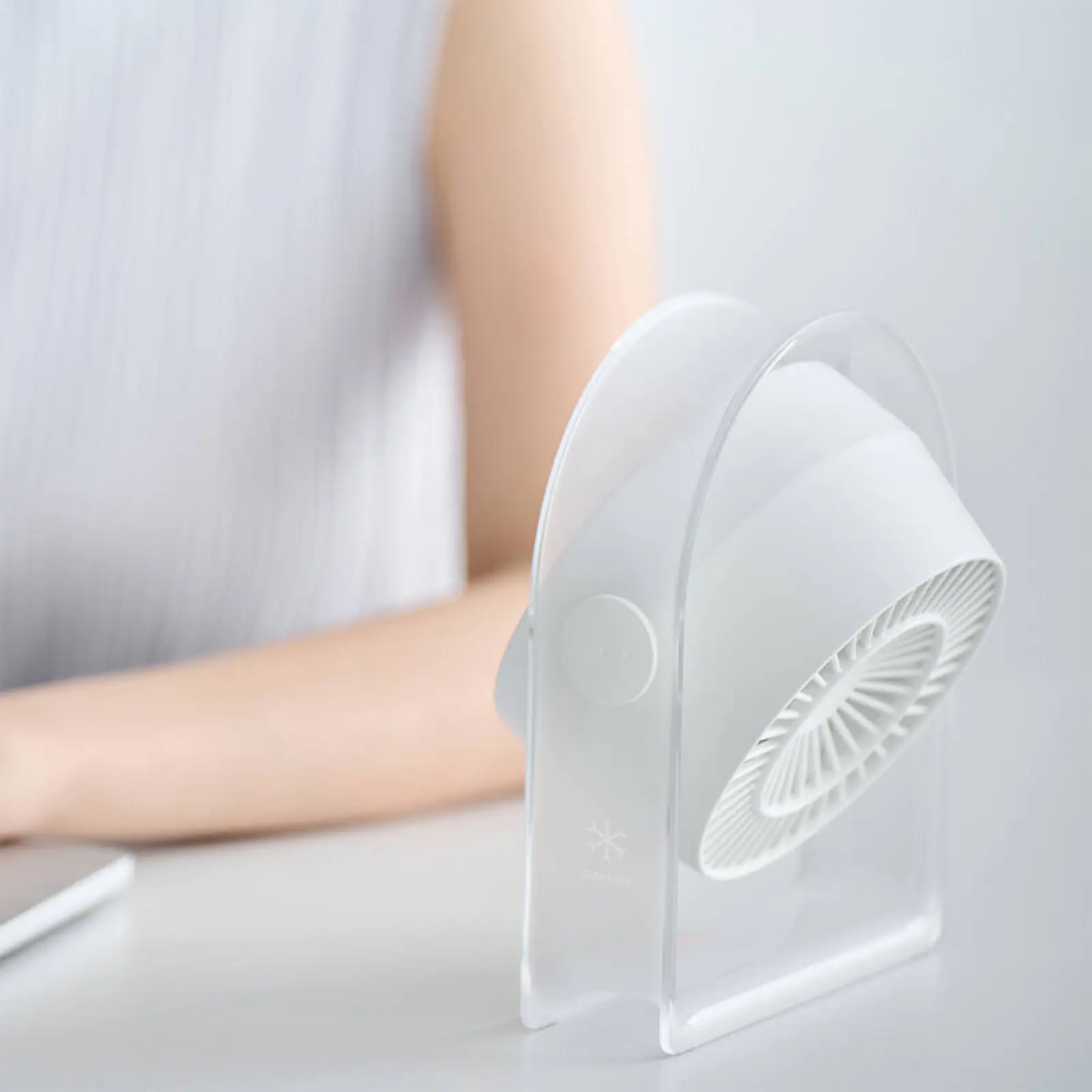 Уценка Портативный вентилятор WIWU WI-FS07 Snow desktop fan, Вскрытая упаковка / White 3, купить оптом с доставкой