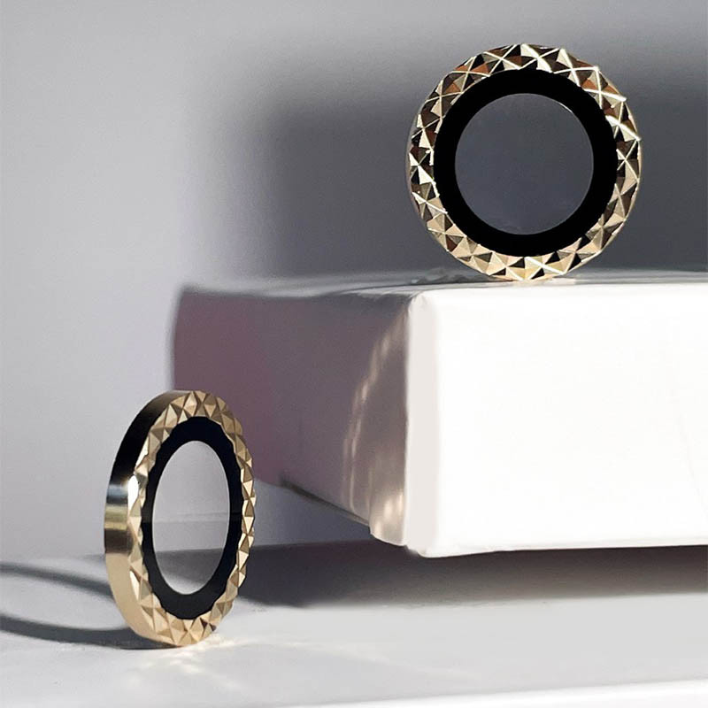 Защитное стекло Metal Shine на камеру (в упак.) для Apple iPhone 15 Pro (6.1) / 15 Pro Max (6.7) на картинке №5