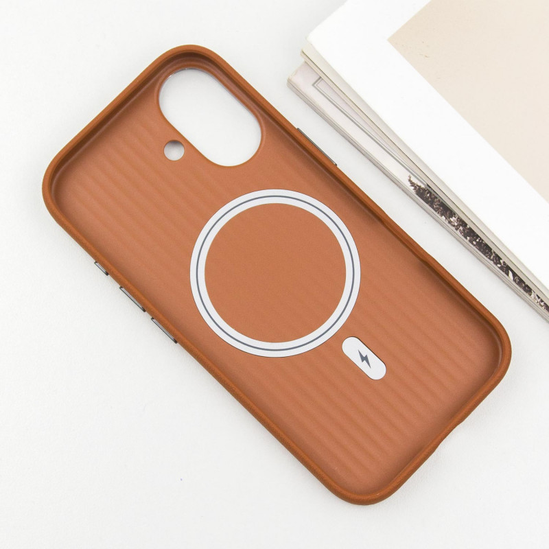 Кожаный чехол Carved with MagSafe для Apple iPhone 16 (6.1) на картинке №4