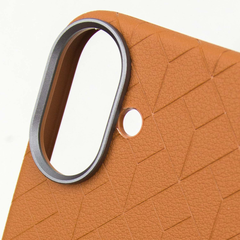 Кожаный чехол Carved with MagSafe для Apple iPhone 16 (6.1) на картинке №6