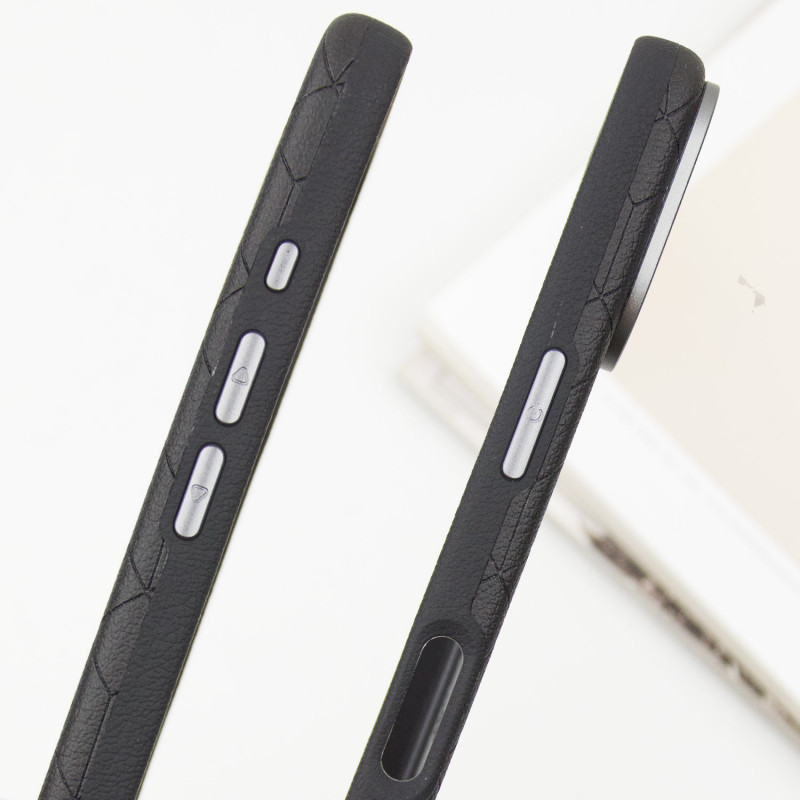 Кожаный чехол Carved with MagSafe для Apple iPhone 16 (6.1) на картинке №5