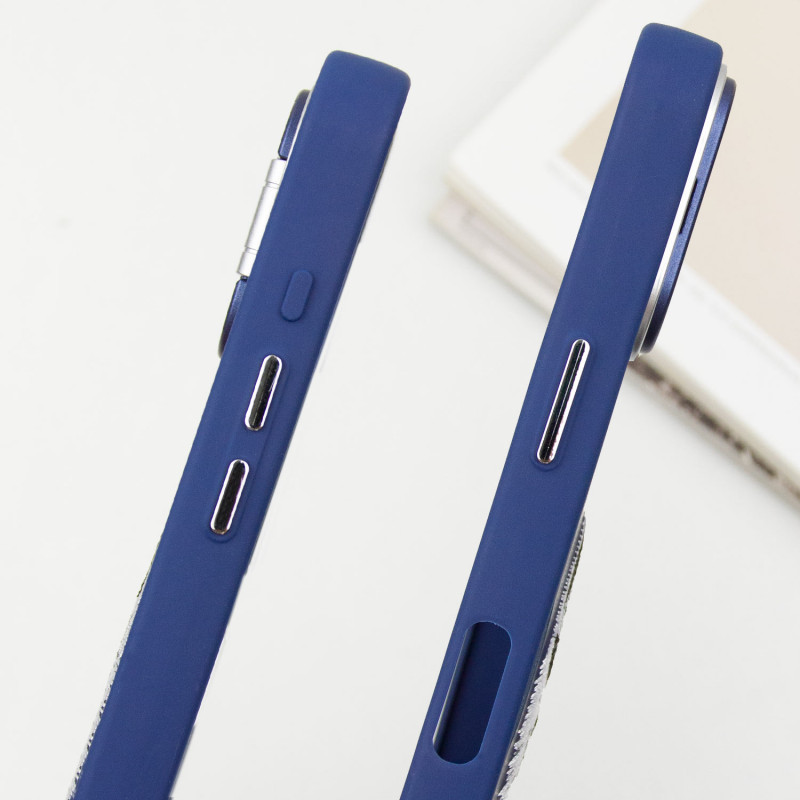 Чехол с подставкой Friends для Apple iPhone 16 (6.1) | с оригинальной вышивкой на картинке №5