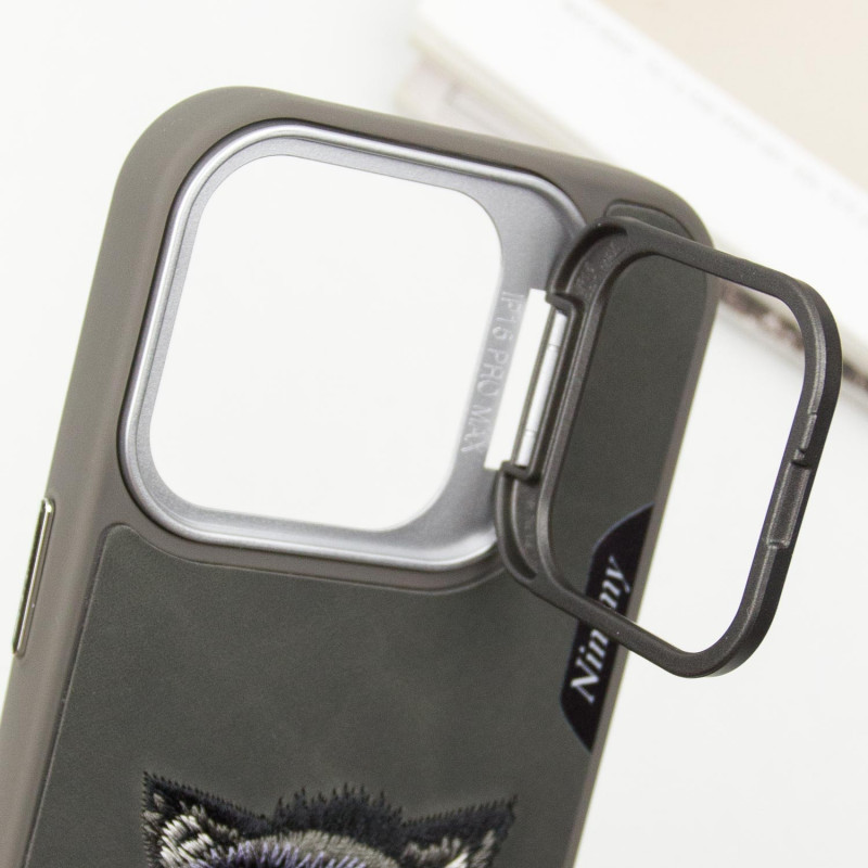 Чехол с подставкой Friends для Apple iPhone 16 Pro (6.3) | с оригинальной вышивкой на картинке №5