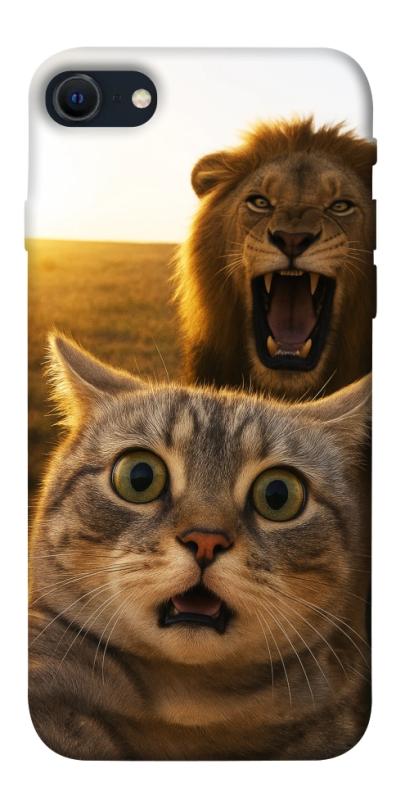 Чехол itsPrint Shocked cat and lion для Apple iPhone SE (2020), животные, купить оптом с доставкой