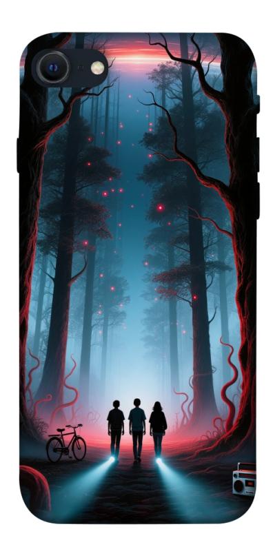 Чехол itsPrint Kids in the forest для Apple iPhone SE (2020), хоррор, купить оптом с доставкой