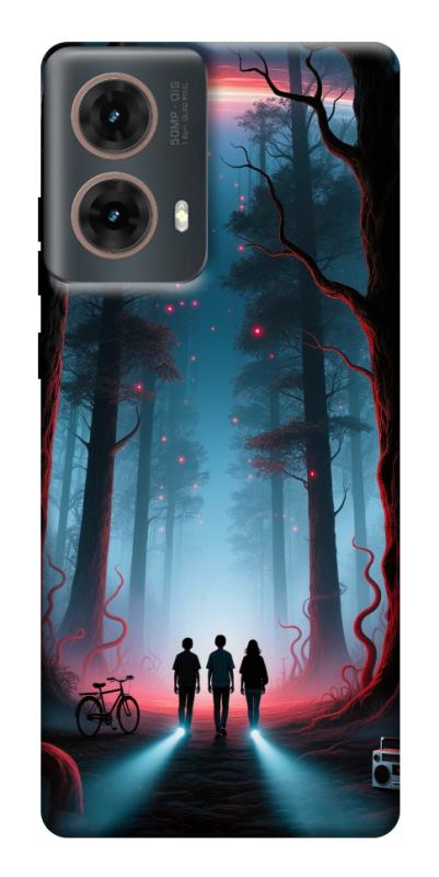 Чехол itsPrint Kids in the forest для Motorola Moto G85, хоррор, купить оптом с доставкой