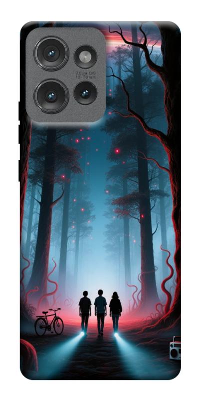 Чехол itsPrint Kids in the forest для Motorola Edge 50, хоррор, купить оптом с доставкой