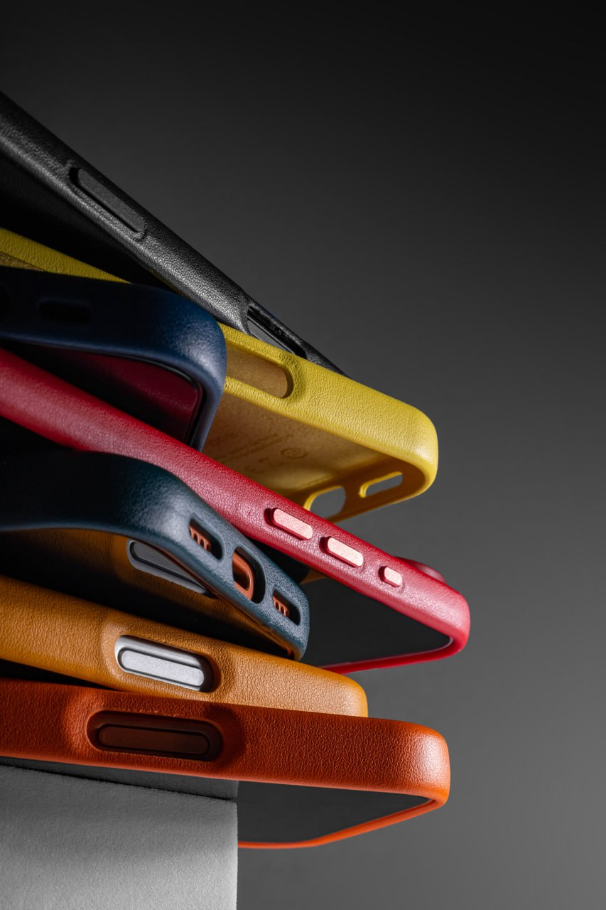 Чехол кожаный Leather Case (AA) with Magnetic Fit and Animation для Apple iPhone 17 (6.3"), Искусственная кожа, купить оптом с доставкой