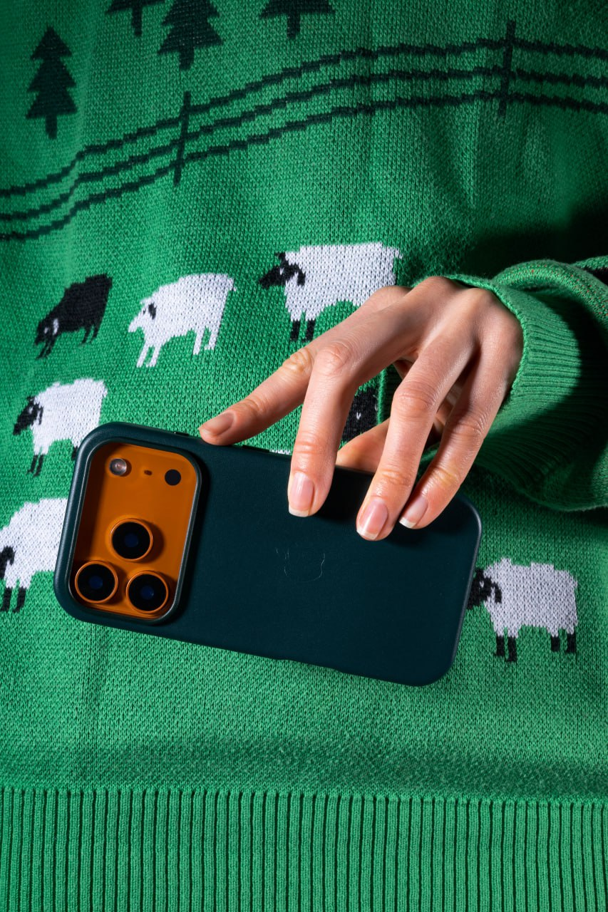 Чехол кожаный Leather Case (AA) with Magnetic Fit and Animation для Apple iPhone 17 (6.3"), Искусственная кожа, купить оптом с доставкой